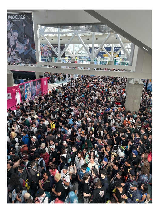 メインホール入り口人混みの様子