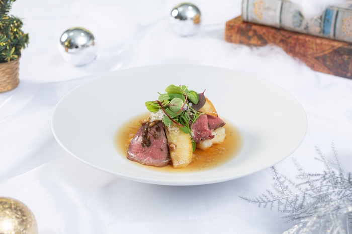 【肉料理】 鹿のロースト  ビーツとパンプルムースのコンフィチュール、 堀川ごぼう（基本）