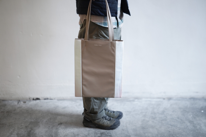 着物バッグ　ベージュ　モデル画像