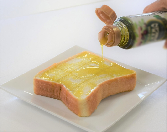 食パン(焼きなし)+EXVオリーブオイル(24cc:大匙2杯)+食塩2つまみ