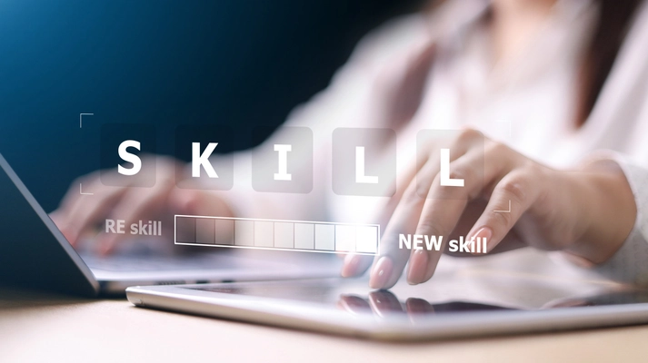 【キャリア形成とリスキリングの実態調査】　 係長クラス以上の約7割、 年収500万円以上の約5割がキャリア転換を検討　 職責・年収が意向に影響