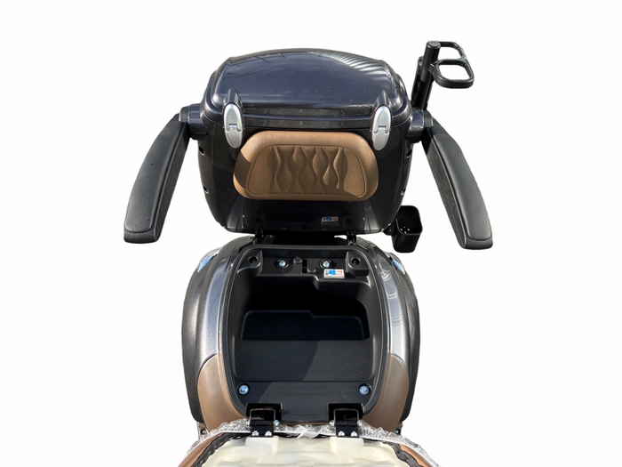 シート下荷物室