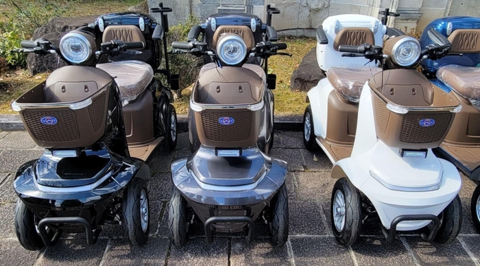 車体色 ブラック、ガンメタリック、ホワイト