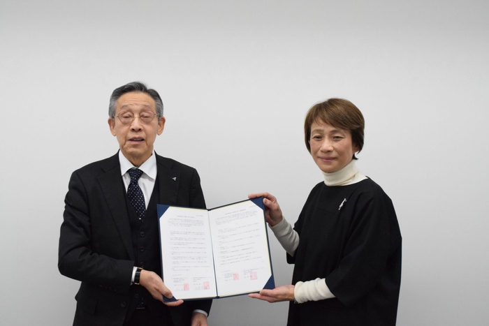 左:西村哲雄学長 右:今井れい子学校長