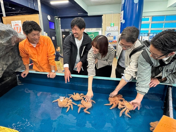 たけすい研修の様子3(館内でのフィールドワーク)