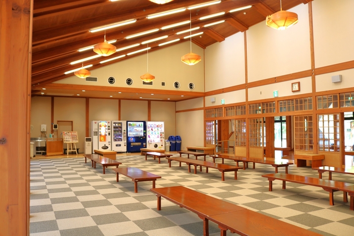 広々とした休憩所の大広間