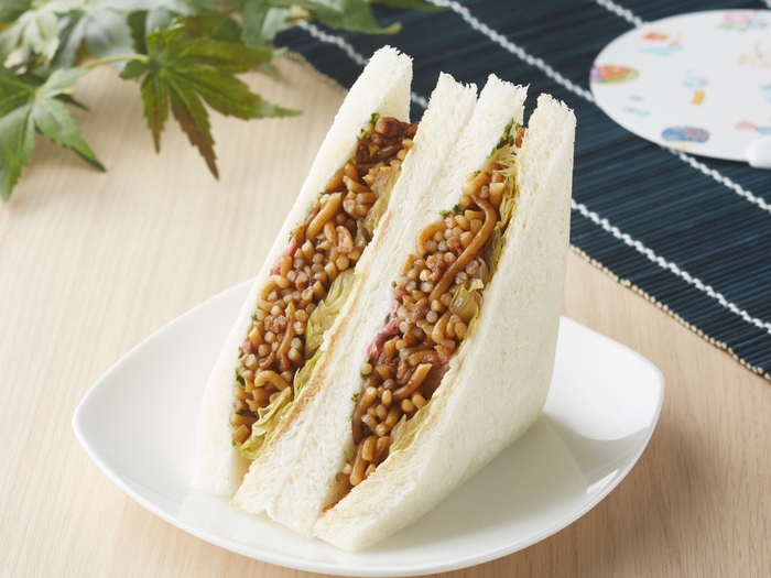 ソース焼きそばサンド画像(画像はイメージです。)