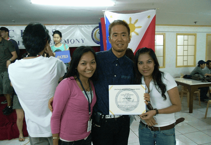 代表藤岡のセブ島留学の卒業式の様子