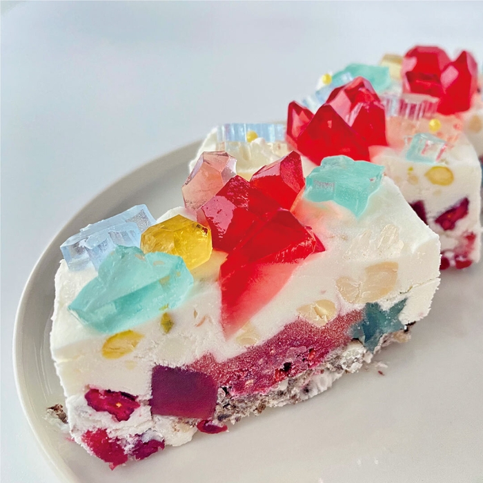 宝石のカッサータ~ストロベリースノークリスタル~の断面