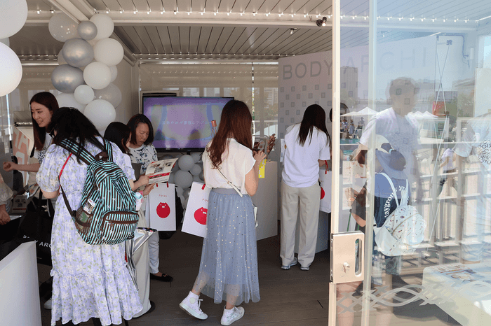 インフルエンサー様で大賑わいのブース