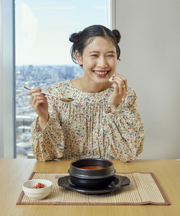 Qoo10 Presents「ドラマ観ながら、なに食べよ?」『手紙と線路と小さな奇跡』編