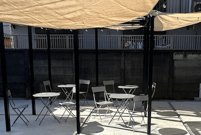 ゆったりとしたテラス席