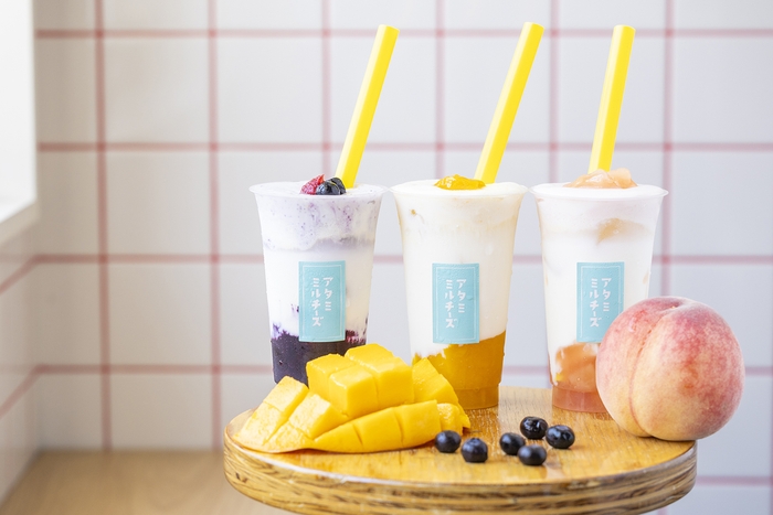 「夏のチーズドリンク」(ベリー/トロピカルマンゴー/ピーチ 各680円)