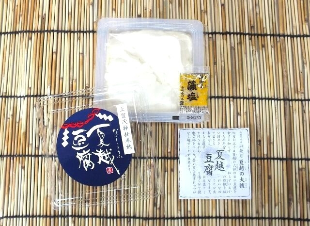 夏越豆腐セット内容 ●おぼろ豆腐(240g) ●藻塩(1g) ●説明書(1枚)