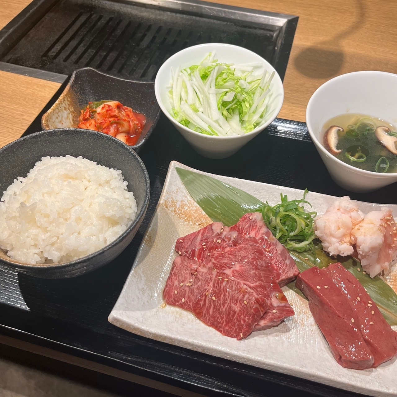 選べる焼肉3種定食 1,648円(税込)