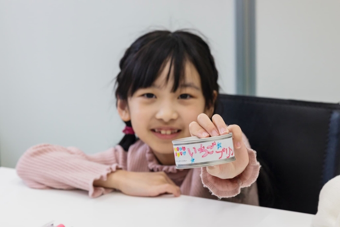 手書きのオリジナルラベルを貼り付けて完成します。