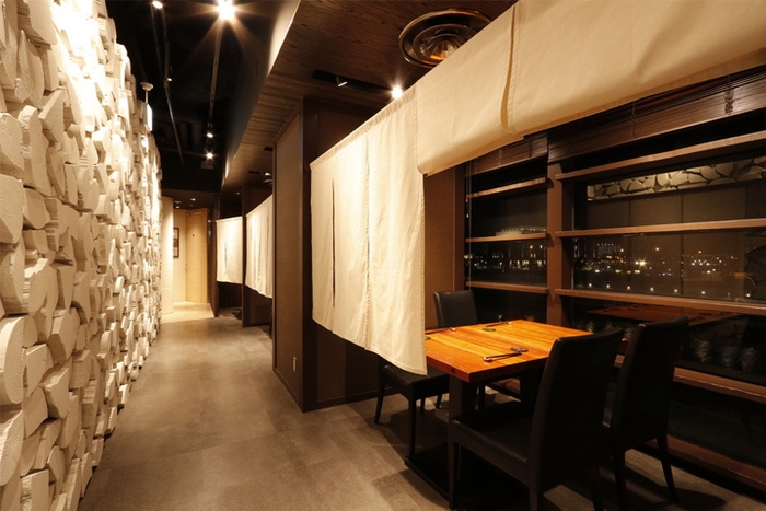 横浜の夜景が見える半個室テーブル席(銀座方舟 桜木町クロスゲート店)