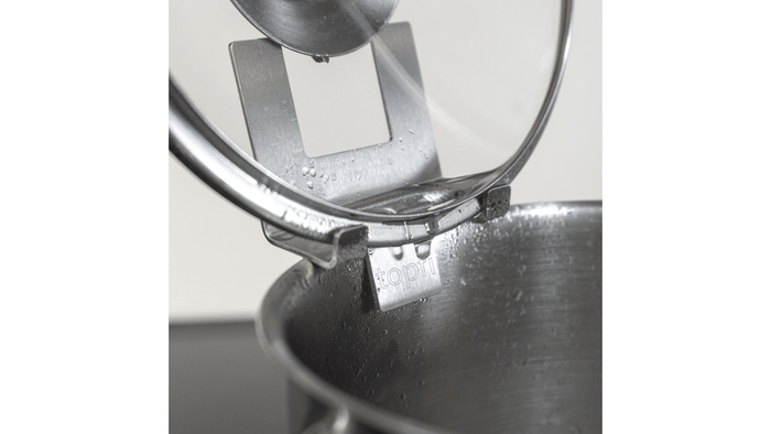 ふた裏の水滴は鍋に戻ります