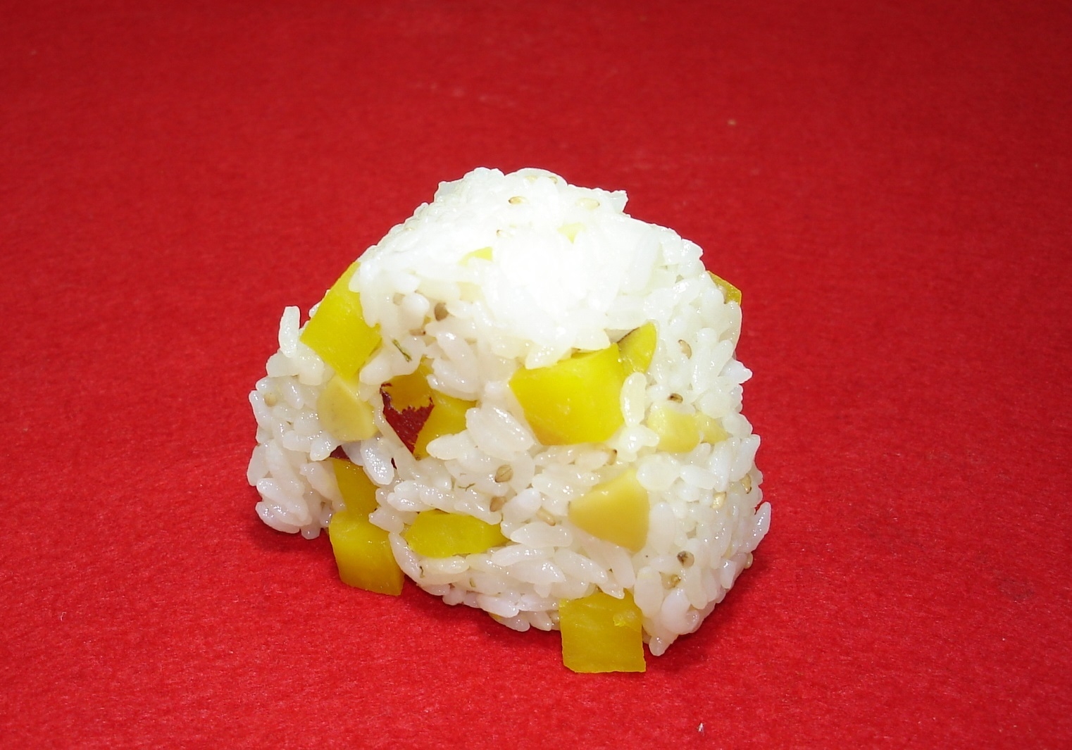 <おむすび専科>栗とさつま芋おむすび