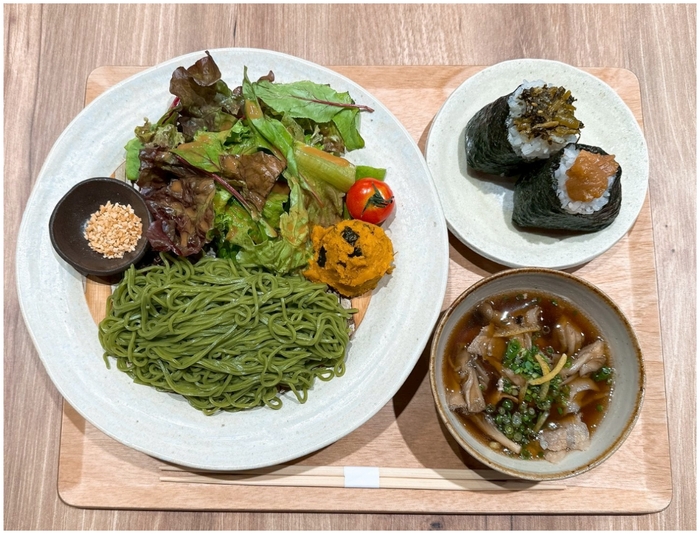 【千葉県産】いも豚ときのこの温ざる茶そば