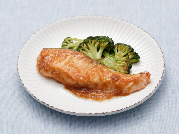 サーモンとブロッコリーのみぞれバター焼き(おろし大根 ゆず仕立て お魚に)