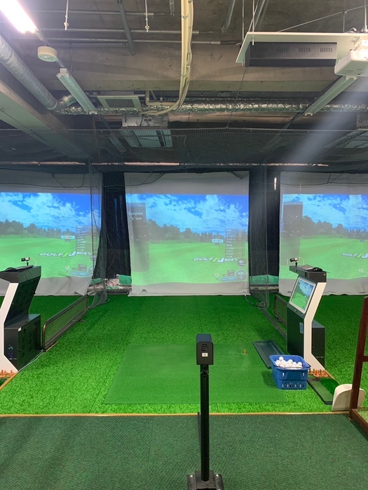 大型スクリーン付き