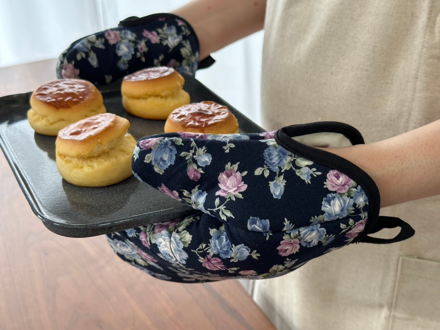 まるで素手ミトン 花柄紺使用イメージ