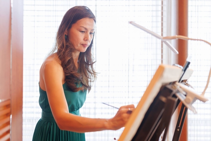 露宴の最中に会場内でライブ・ウェディング・ペインティング