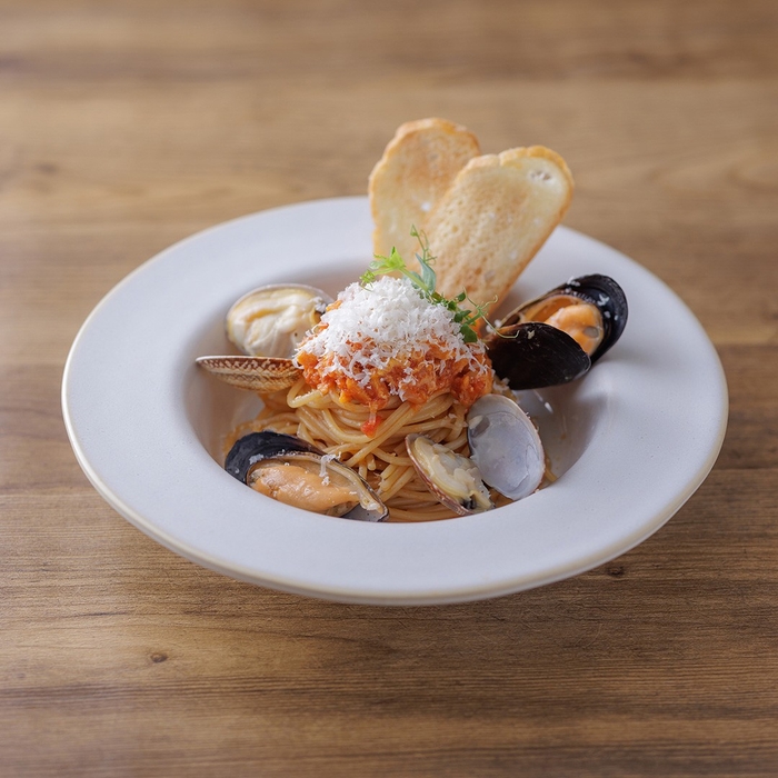 海の旨みを凝縮した「魚介のボロネーゼパスタ」