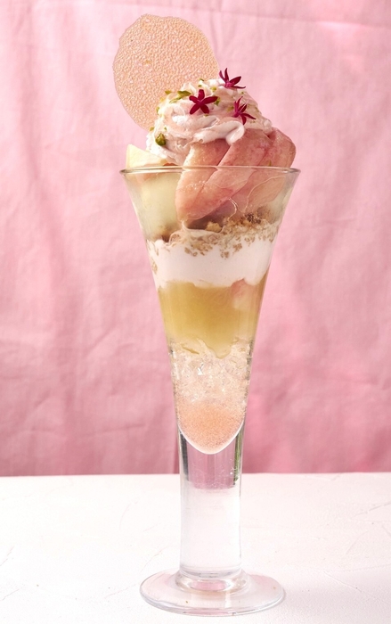 桃色ジューシーピーチパフェ