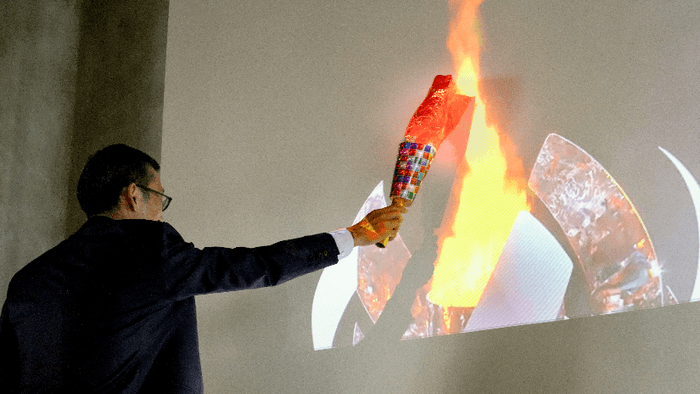 聖火台に点火