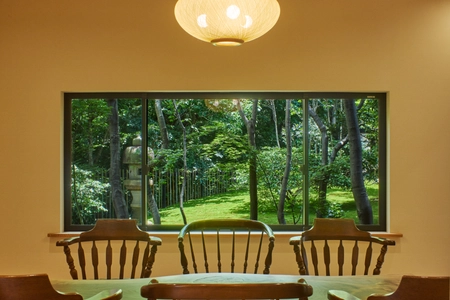 「紅葉が織りなす絶景と芸術の建築美」 1組限定の貸切宿ＳＨＥＬＴＥＲ．道志 『Instagramフォロー＆公式HP予約で サウナ・焚火楽しみ放題！限定キャンペーン』