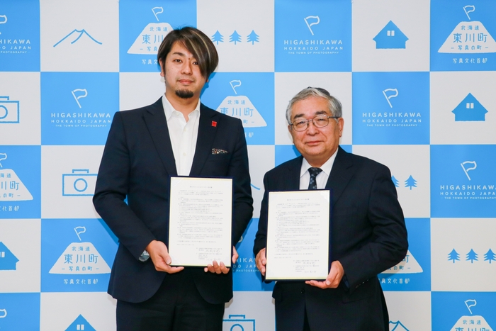 左:代表取締役社長 池田憲士郎氏 右:東川町長 松岡市郎