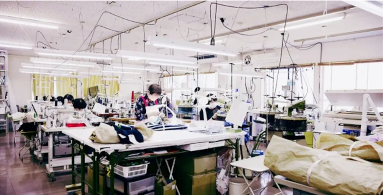 工場での生産風景