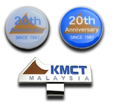 ◆PINS FACTORY（ピンズファクトリー）◆　ピンズ実例No.280株式会社コベルコマテリアル銅管　様　「ＫＭＣＴクリップマーカー」★海外でも好評！実用的な周年記念品