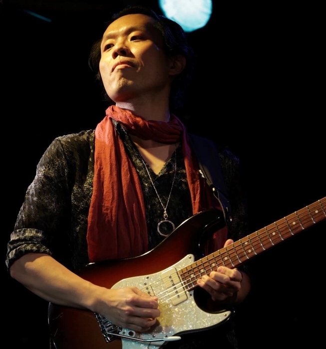 ギター：樋口征宏