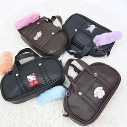 サンリオのスクバ風ペンケース。しっぽファーのチャーム付きでギャル可愛い！