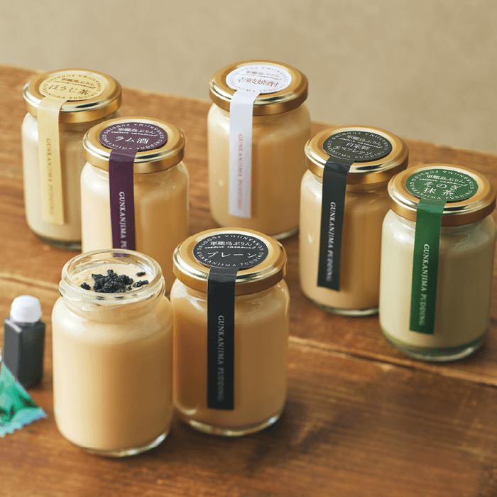 Cafe Le Vent(ルヴォン) 軍艦島プリン 上段左から:ほうじ茶/ラム酒/壱岐焼酎/エスプレッソ/そのぎ抹茶  手前:プレーン