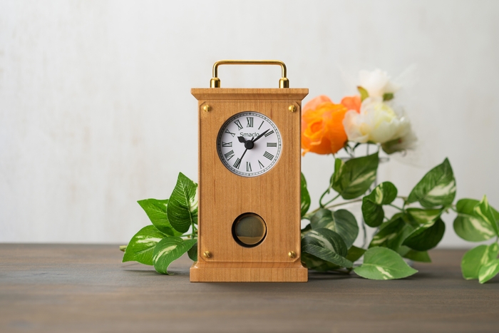 振り子付き置時計「Smaclo（スモクロ）」