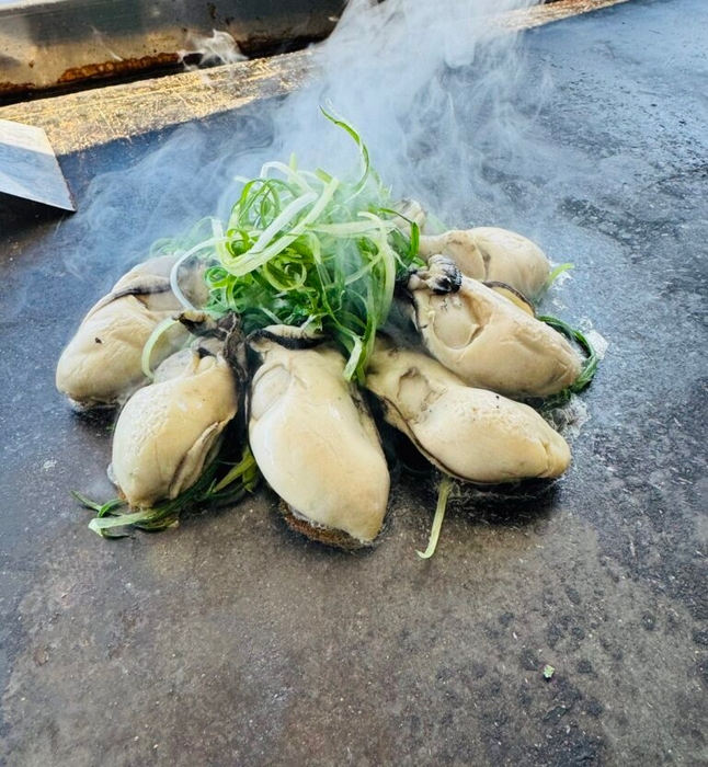 Little Ocean(牡蠣と九条葱の鉄板焼き 特製ガーリックソース)