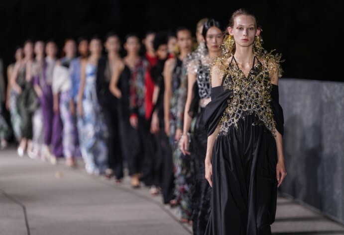 MURRAL:国立競技場外苑門側2Fテラス