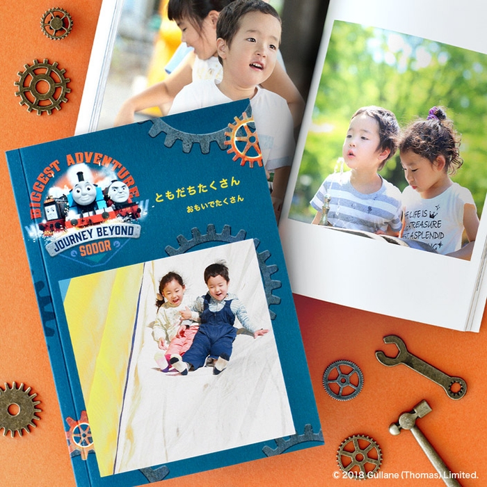 新作コラボはシリーズ初の写真入り表紙『映画 きかんしゃトーマス とびだせ!友情の大冒険』フォトブック登場