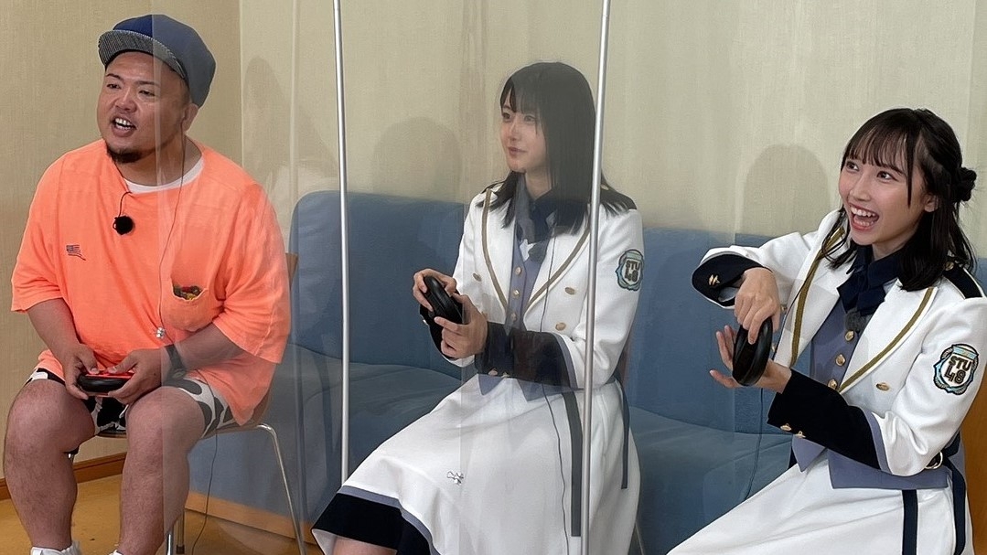 左から:HIPPY、STU48瀧野由美子・薮下楓
