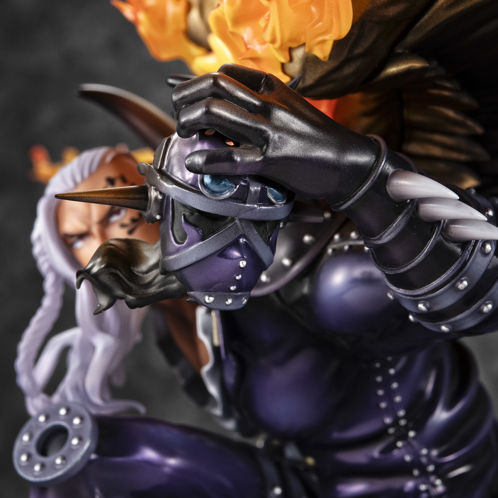 ワンピース」より、百獣海賊団 大看板 “火災のキング”を 迫力の約32cm