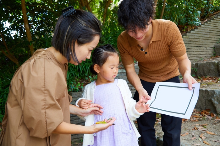 ▲大自然の材料を集めるところから楽しもう!