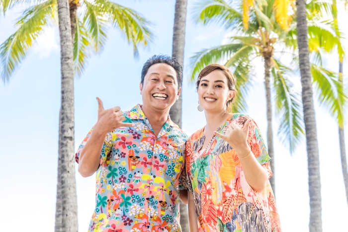 (左から)内野亮、サーシャ