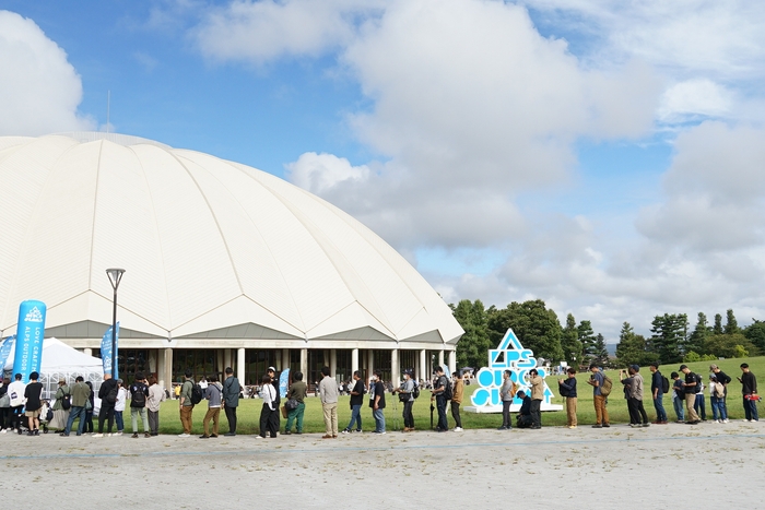 お目当てのメーカーを目指して毎回大行列！