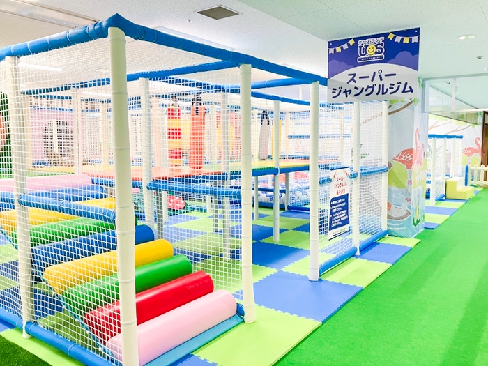 二階建ての巨大ジャングルジム