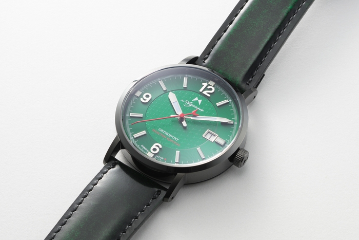 DLCコーティングを施したブラックケース