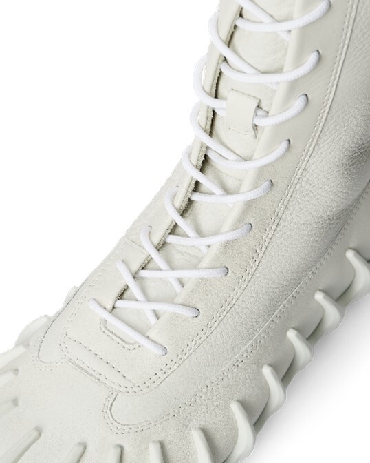 スポーツにインスパイアされたシルキーナッパレザー製